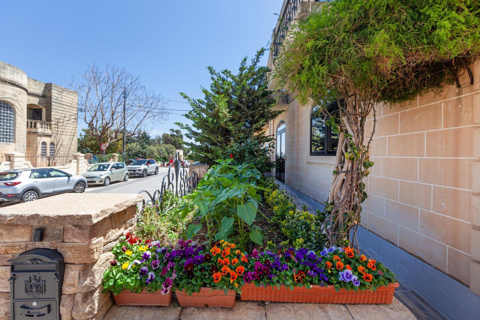 Modern & Lovely Studio - Prime Location سانت جوليان المظهر الخارجي الصورة